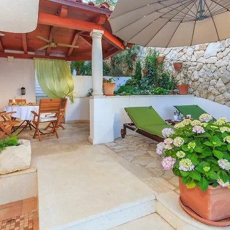 Lola, Sea On A Palm! Heated Pool * Trogir