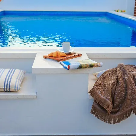 Villa Lola, Sea On A Palm! Heated Pool