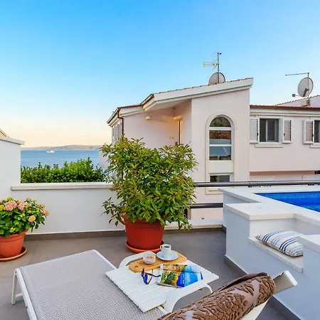 Lola, Sea On A Palm! Heated Pool Villa