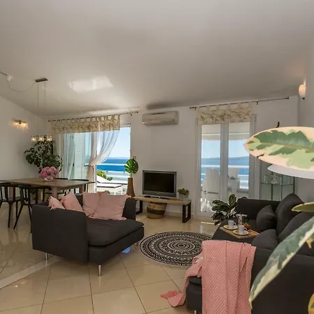 Villa Lola, Sea On A Palm! Heated Pool