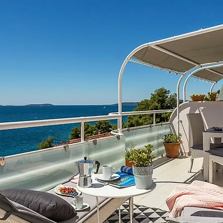 Villa Lola, Sea On A Palm! Heated Pool