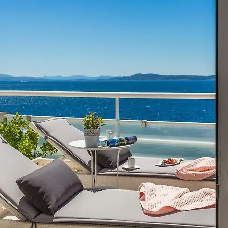 Lola, Sea On A Palm! Heated Pool Villa