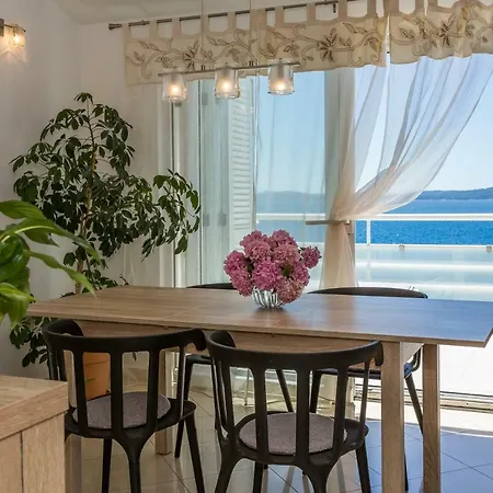 Lola, Sea On A Palm! Heated Pool Trogir