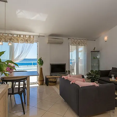 Villa Lola, Sea On A Palm! Heated Pool *