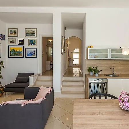 Lola, Sea On A Palm! Heated Pool Trogir