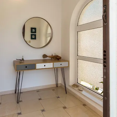 Villa Lola, Sea On A Palm! Heated Pool