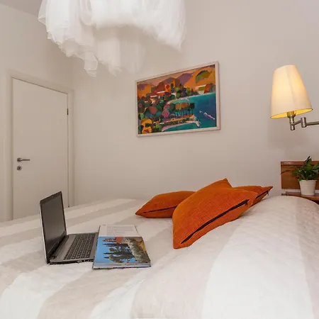 Lola, Sea On A Palm! Heated Pool Villa Trogir