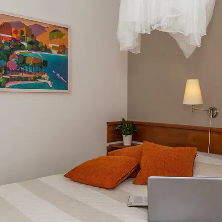 Lola, Sea On A Palm! Heated Pool * Trogir