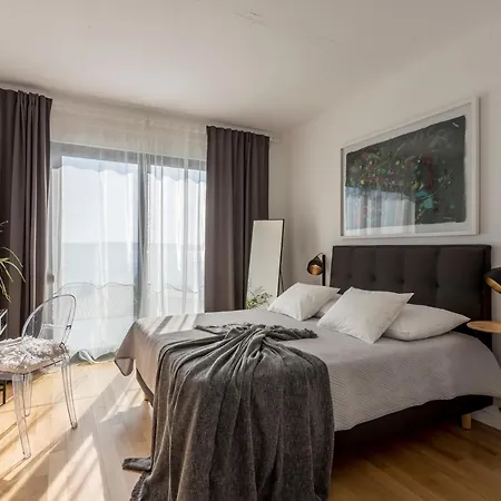 Villa Lola, Sea On A Palm! Heated Pool