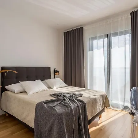 Lola, Sea On A Palm! Heated Pool Trogir