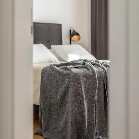 Lola, Sea On A Palm! Heated Pool Villa Trogir