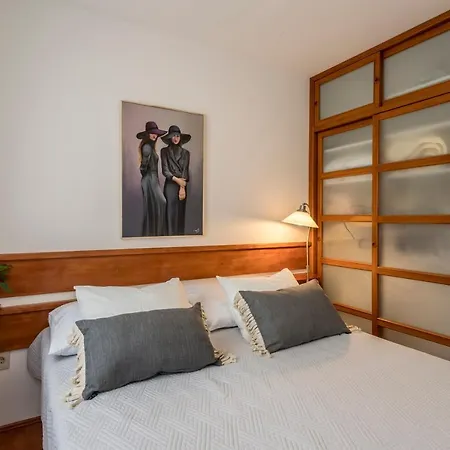 Lola, Sea On A Palm! Heated Pool * Trogir