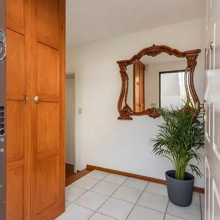 Villa Lola, Sea On A Palm! Heated Pool