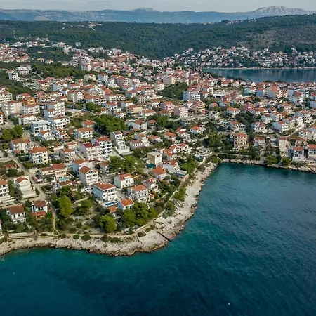 Lola, Sea On A Palm! Heated Pool * Trogir