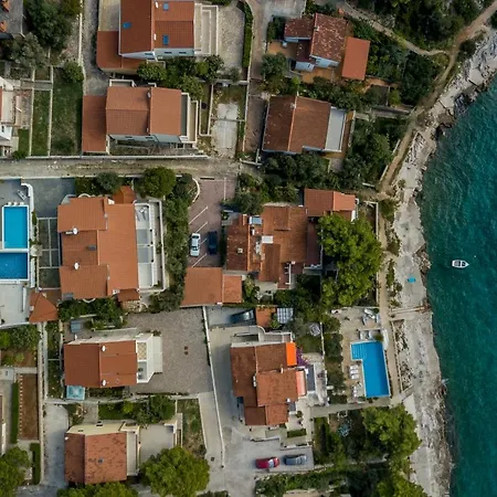 Villa Lola, Sea On A Palm! Heated Pool *