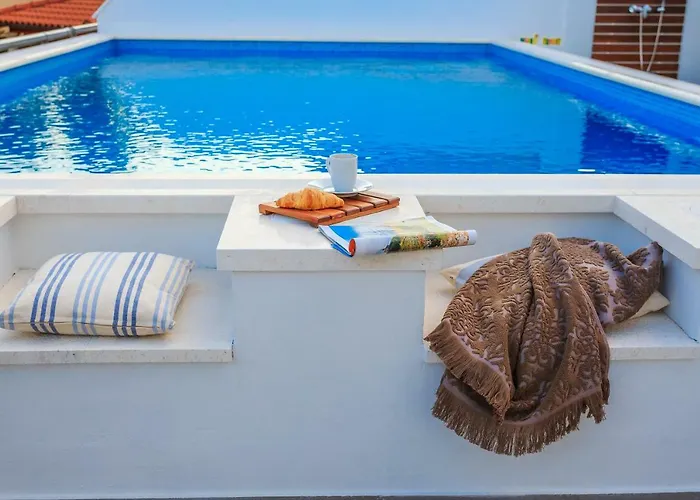 Villa Lola, Sea On A Palm! Heated Pool
