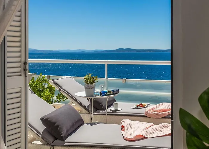 Lola, Sea On A Palm! Heated Pool Villa