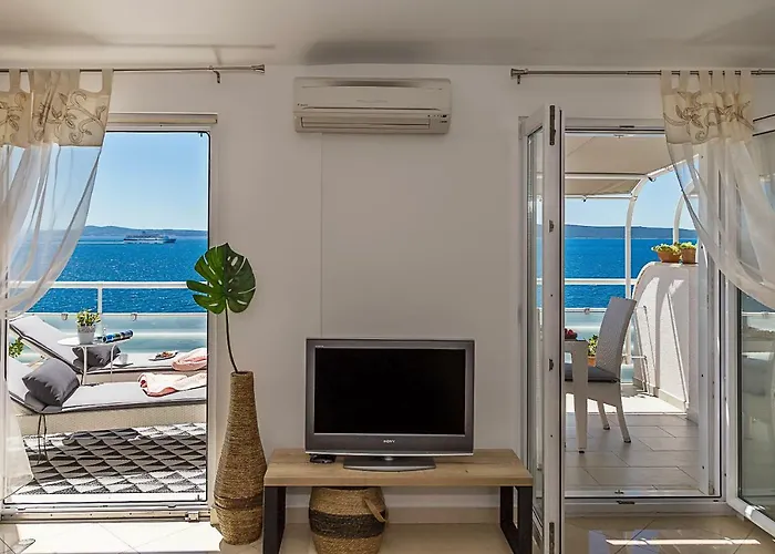 Villa Lola, Sea On A Palm! Heated Pool Trogir