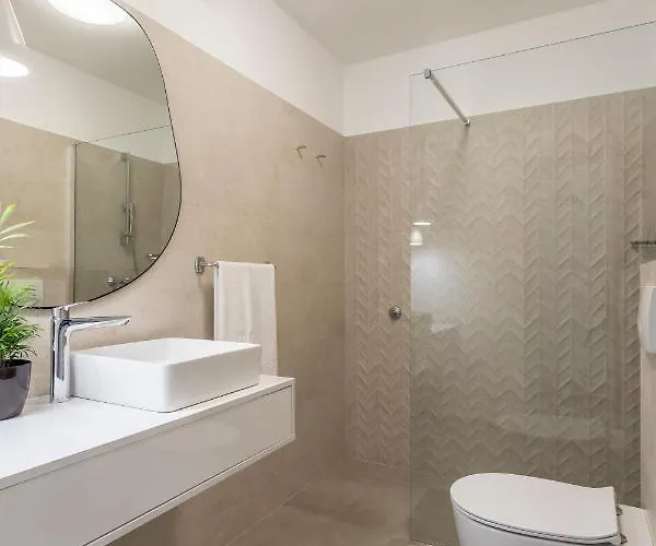 Villa Lola, Sea On A Palm! Heated Pool Trogir