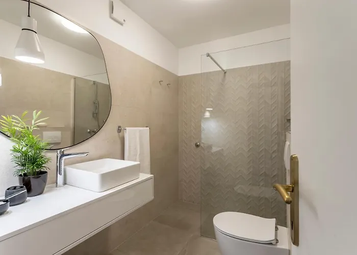 Lola, Sea On A Palm! Heated Pool Trogir