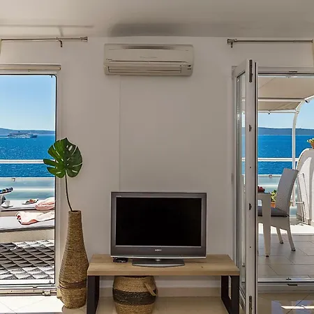 Вилла Lola, Sea On A Palm! Heated Pool Трогир