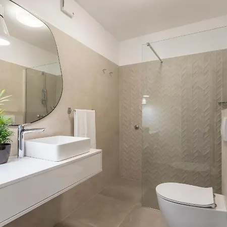 Вилла Lola, Sea On A Palm! Heated Pool Трогир