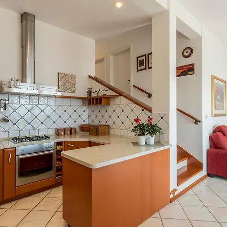 Lola, Sea On A Palm! Heated Pool Трогир