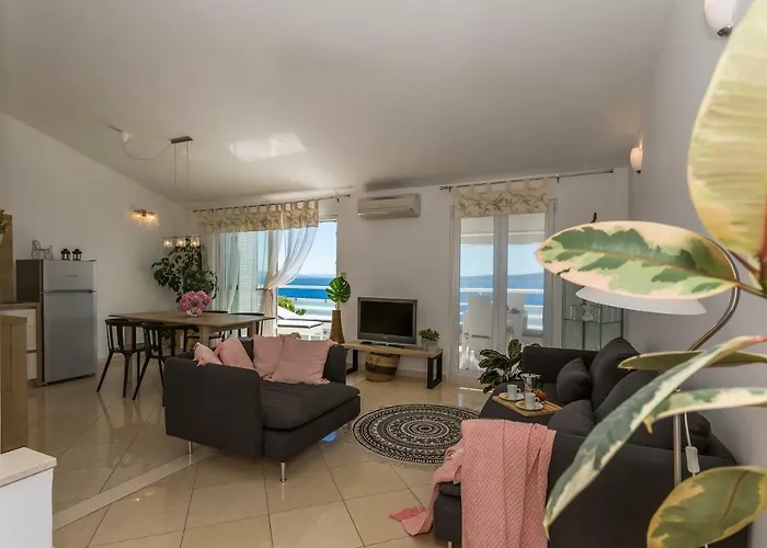 Villa Lola, Sea On A Palm! Heated Pool