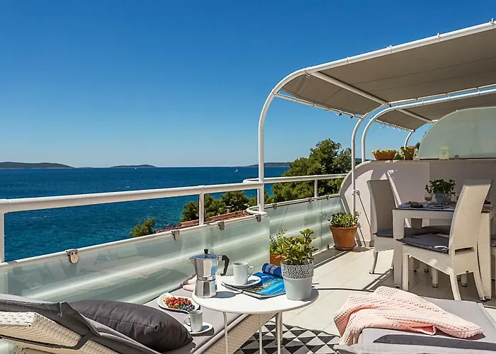 Villa Lola, Sea On A Palm! Heated Pool