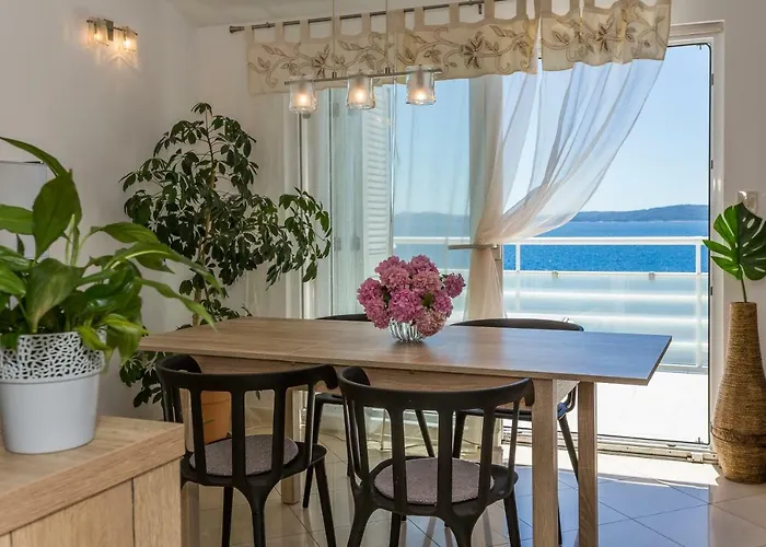 Lola, Sea On A Palm! Heated Pool Трогір