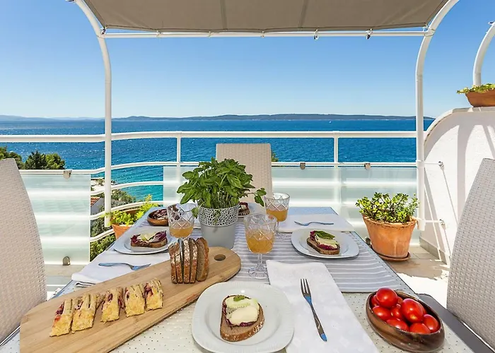 Lola, Sea On A Palm! Heated Pool Trogir