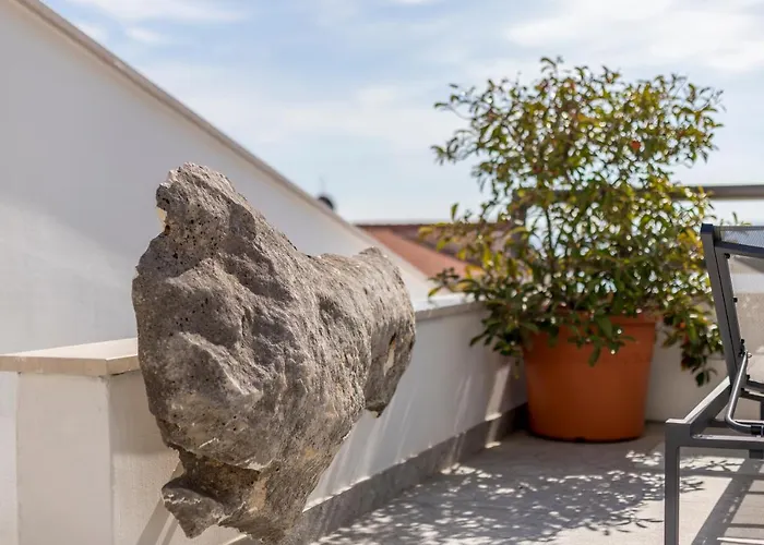 Lola, Sea On A Palm! Heated Pool * Trogir