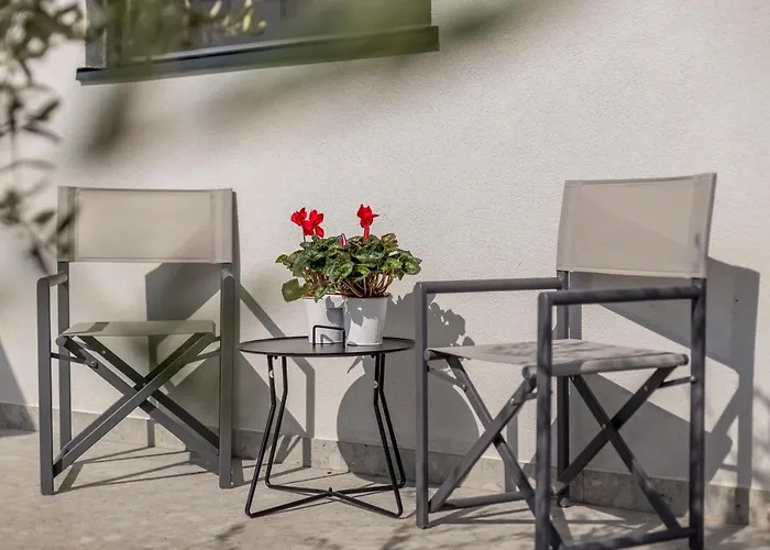 Lola, Sea On A Palm! Heated Pool Villa Trogir