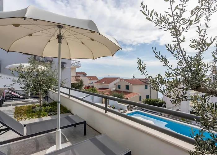 Lola, Sea On A Palm! Heated Pool Trogir