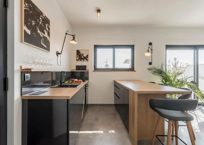 Villa Lola, Sea On A Palm! Heated Pool