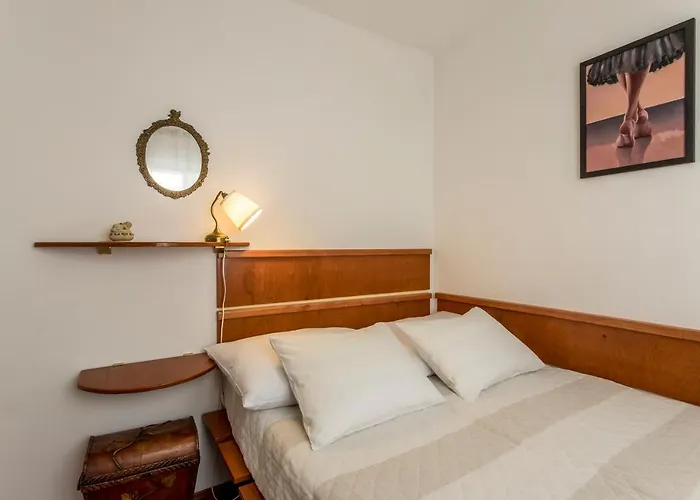 Lola, Sea On A Palm! Heated Pool Trogir