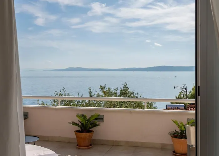 Lola, Sea On A Palm! Heated Pool Villa Trogir