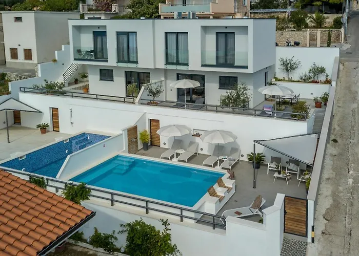 Lola, Sea On A Palm! Heated Pool Villa