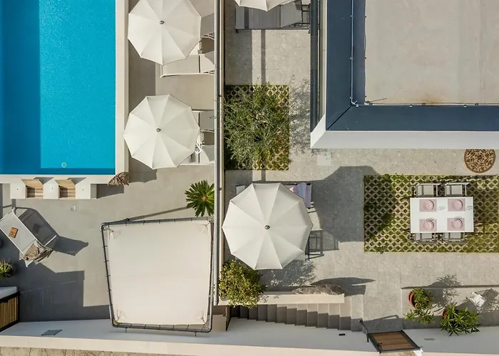 Villa Lola, Sea On A Palm! Heated Pool