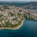 Lola, Sea On A Palm! Heated Pool * Trogir