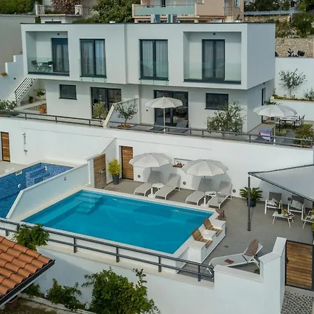 Lola, Sea On A Palm! Heated Pool Vila